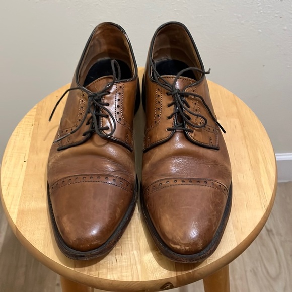 Allen Edmonds Clifton men’s brown leather dress shoe. Size 8.5.